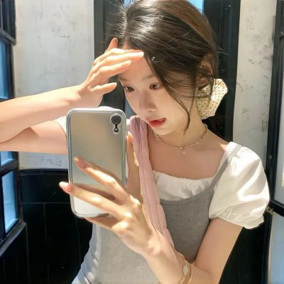 触碰的双手